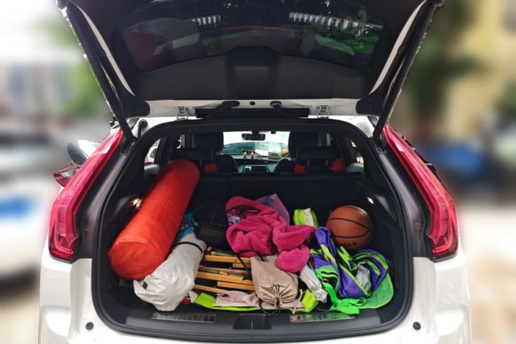 Used Cadillac XT4 2022 28T Two-Wheel-Drive Luxury Version Trunk