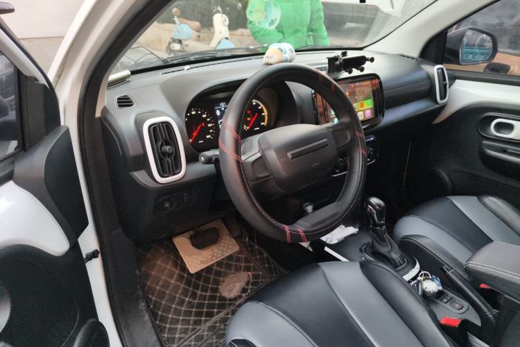 Used Roewe Clever 2022 311km QiQi BoBo Edition Center Console