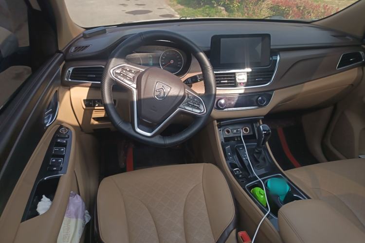 Used Baojun 730 2017 1.8L iAMT Luxury Version 7-Seater
