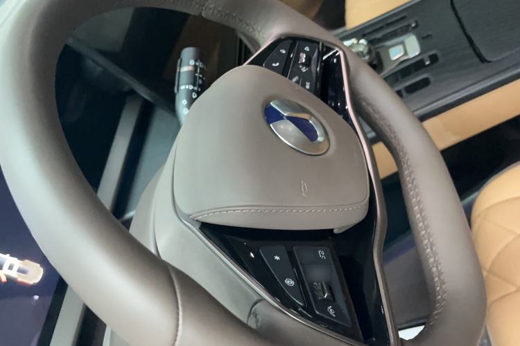 Used Denza D9 2022 DM-i 970 Four-Wheel Drive Flagship Model