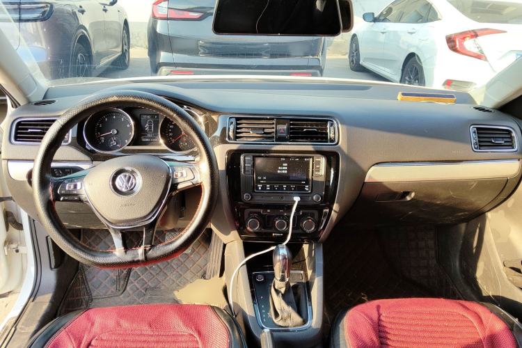 Used Volkswagen Sagitar 2018 280TSI DSG Comfort Model Center Console