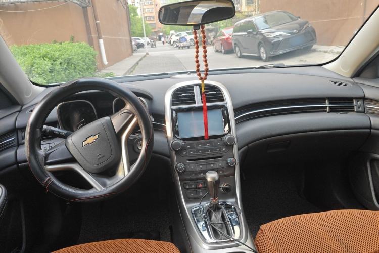 Used Chevrolet Malibu 2013 1.6T Automatic Comfort Edition Center Console