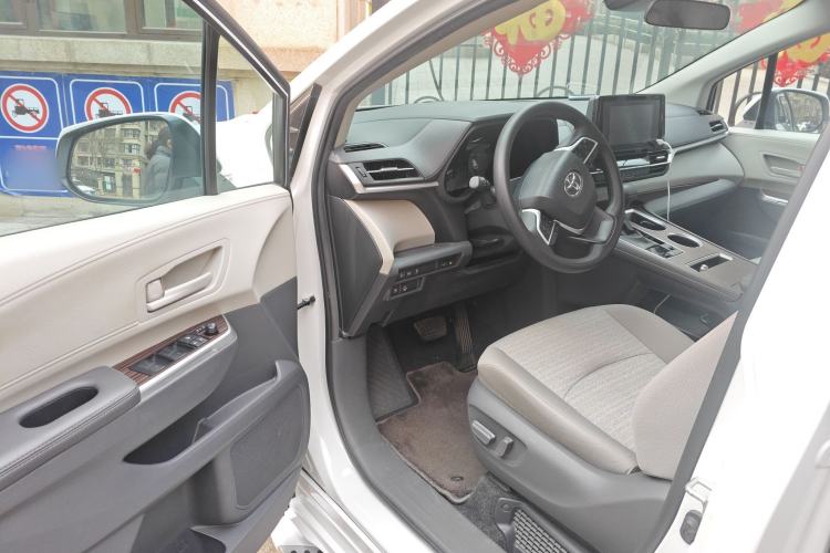 Used Toyota SIENNA 2023 2.5L Hybrid Comfort Edition Driver Seat