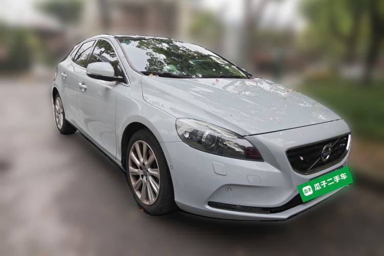 Used Volvo V40 2014 2.0T Zhiya Edition Front Right 45 Deg