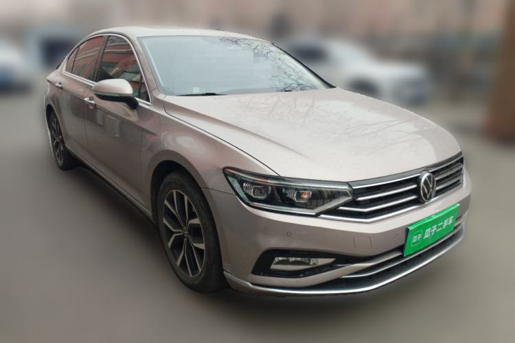 Used Volkswagen Magotan 2020 330TSI DSG Leading Model Front Right 45 Deg