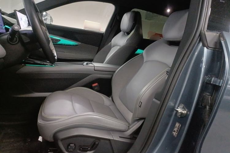 Used Lynk & Co 08 EM-P 2023 220 km Limited-Time Edition