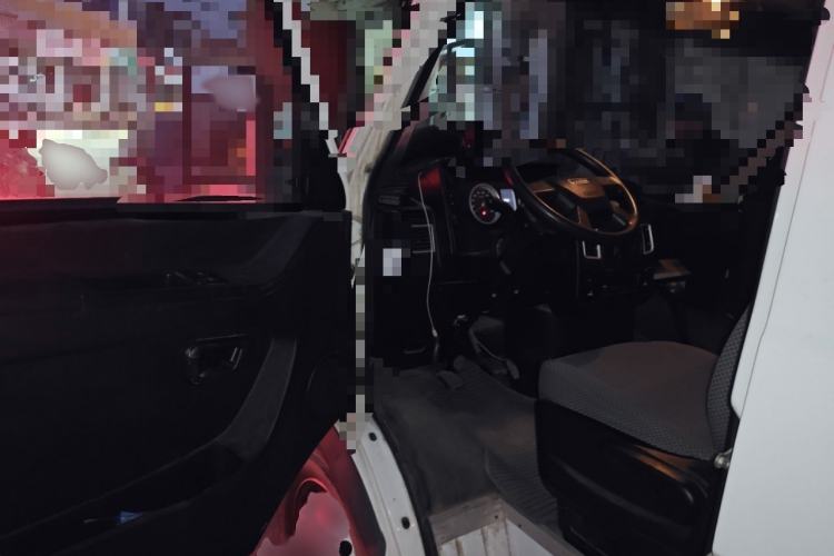 Used Iveco Daily 2022 2.5T A37 M1 Passenger Van 5-9 Seats Long Wheelbase Mid-Roof Design Dual Tires Side Sliding Doors