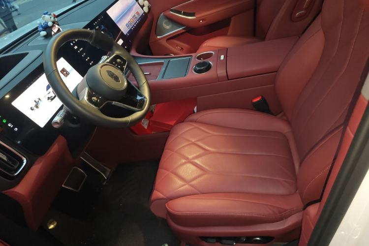 Used Hima AITO M8 2025 Extended-Range Max+ Version 53.4 kWh 6-Seater Edition Left Front Seat