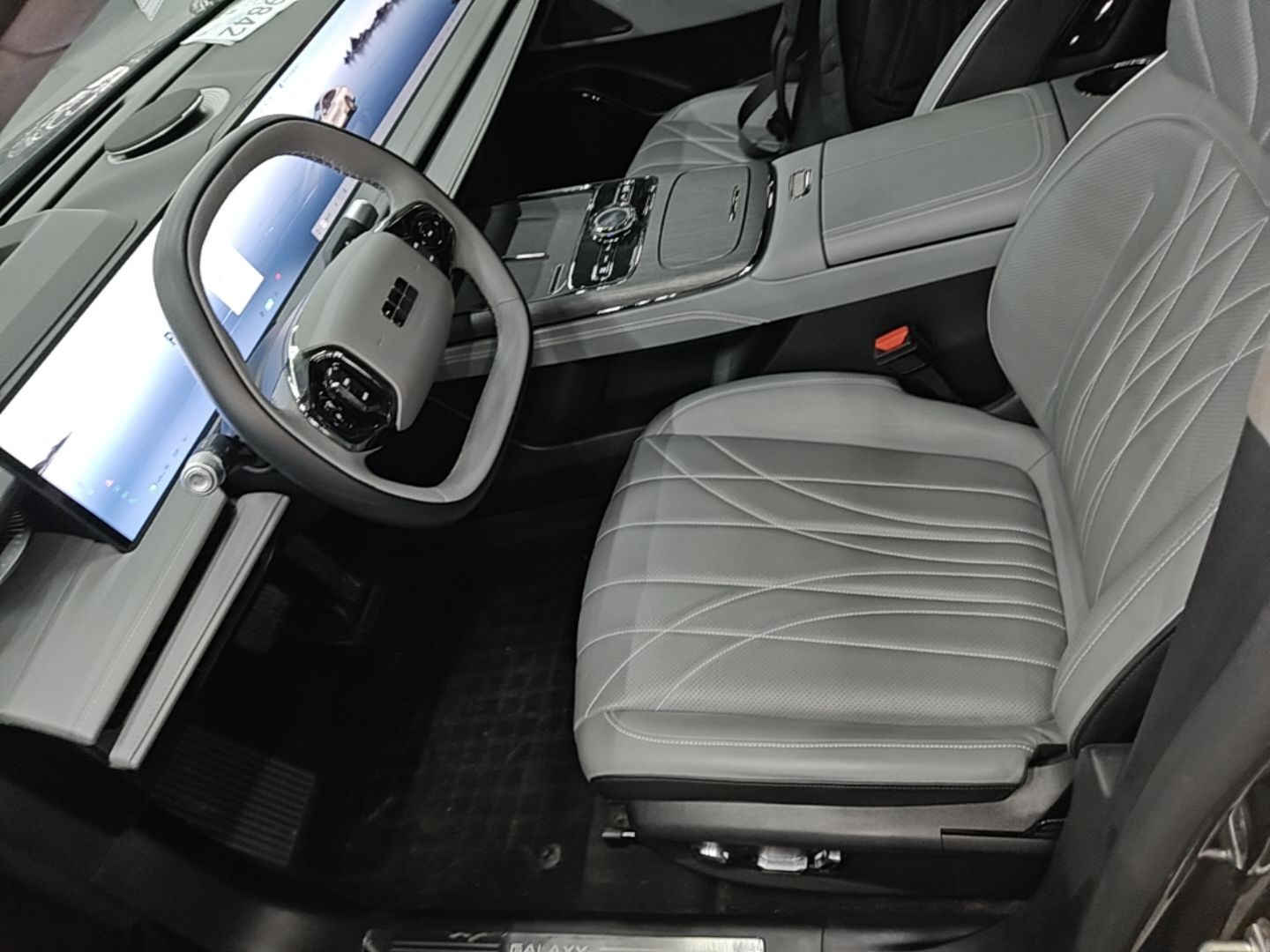 Geely Galaxy E8 2025 700 km Long-Range Intelligent Driving Version — снимка 17