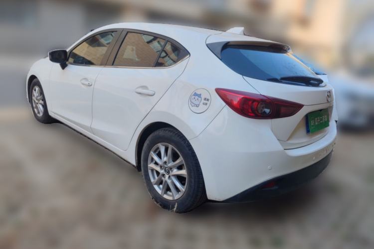 Used Mazda 3 Axela 2016 Hatchback 1.5L Automatic Comfort Model
