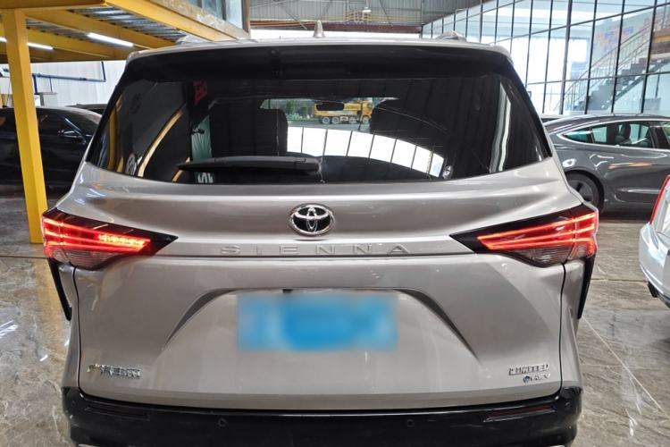Used Toyota Sienna 2024 2.5L Hybrid Luxury Edition