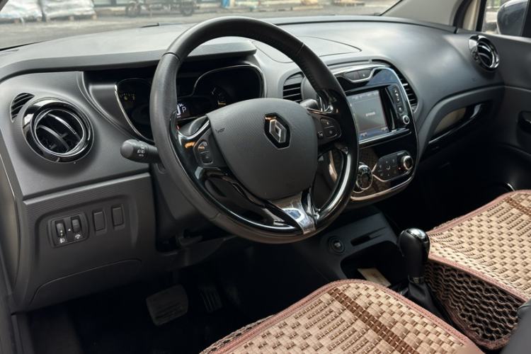 Used Renault Captur 2015 1.2T Automatic Luxury First Edition
