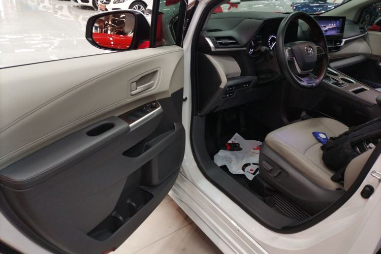 Used Toyota SIENNA 2024 2.5L Hybrid Comfort Edition Driver Seat