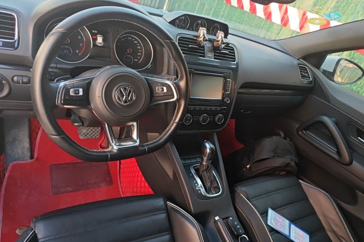 Used Volkswagen Scirocco 2015 2.0 TSI Luxury Edition Center Console