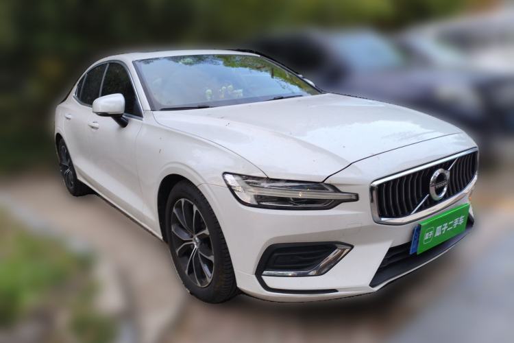 Used Volvo S60 2021 T4 Zhiyi Luxury Edition Front Right 45 Deg