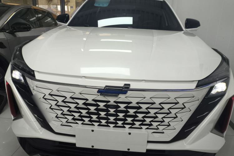 Used CHANGAN OSHAN Z6 2023 Blue Whale 2.0T Automatic Smart Drive Model Front