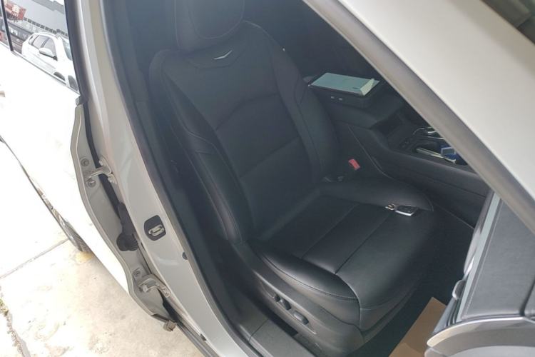 Used Cadillac XT4 2018 28T Two-Wheel-Drive Luxury Model
