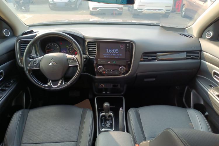 Used Mitsubishi Outlander 2018 2.0L Two-Wheel-Drive Jiale Edition 7-Seater