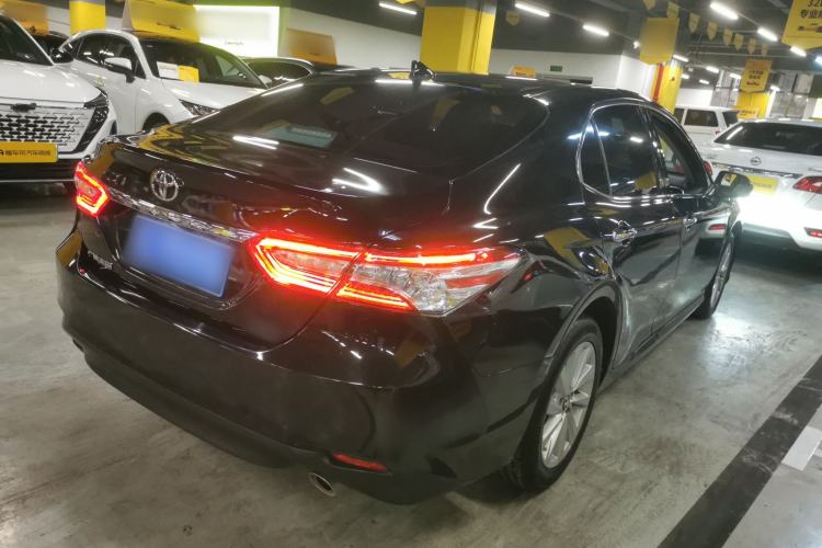 Used Toyota Camry 2021 2.0G Luxury Edition
