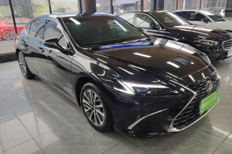 Used Lexus ES 2025 200 Premium Edition Exterior 1