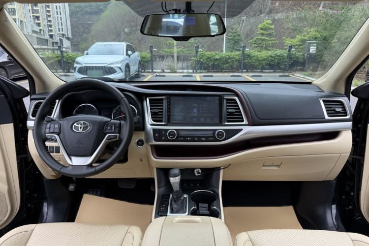 Used Toyota Highlander 2017 2.0T Four-Wheel Drive Luxury Edition 7 Seats Interior 2