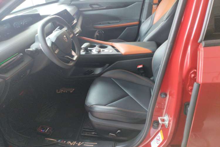 Used Changan UNI-V 2022 1.5T Prestige Version