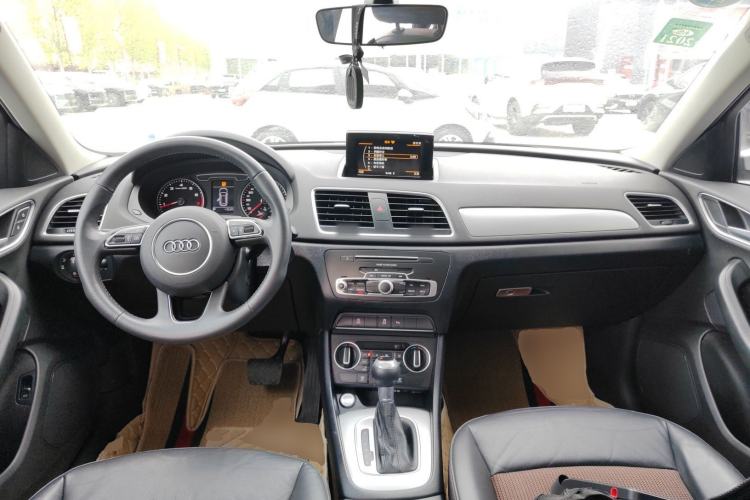 Used Audi Q3 2018 30th Anniversary Edition 30 TFSI Fashion Model Center Console