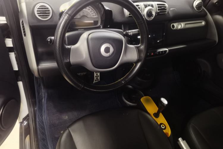 Used smart fortwo 2013 1.0 MHD Hardtop Chocolate Special Edition Center Console