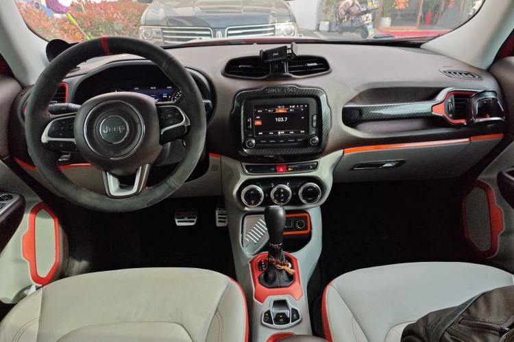 Used Jeep Renegade 2016 1.4T Automatic Smart Edition Center Console