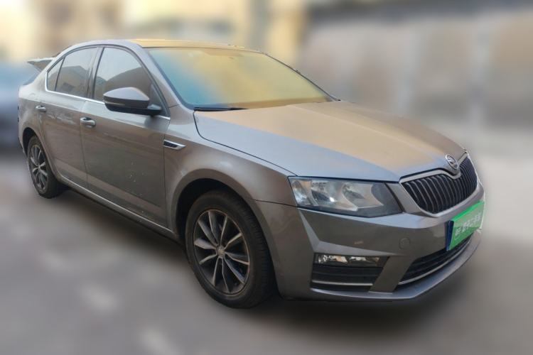 Used Skoda Octavia 2016 1.6L Automatic Chuanxing Edition Front Right 45 Deg