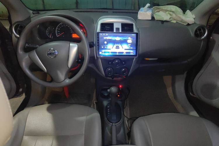 Used Nissan Sunny 2015 1.5XE CVT Comfort Edition Center Console