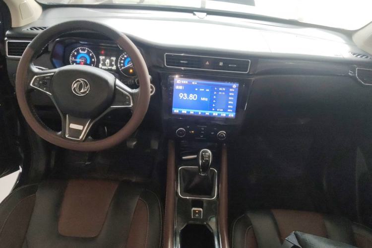 Used Dongfeng Fengon 580 2016 1.5T Manual Luxury Edition Center Console