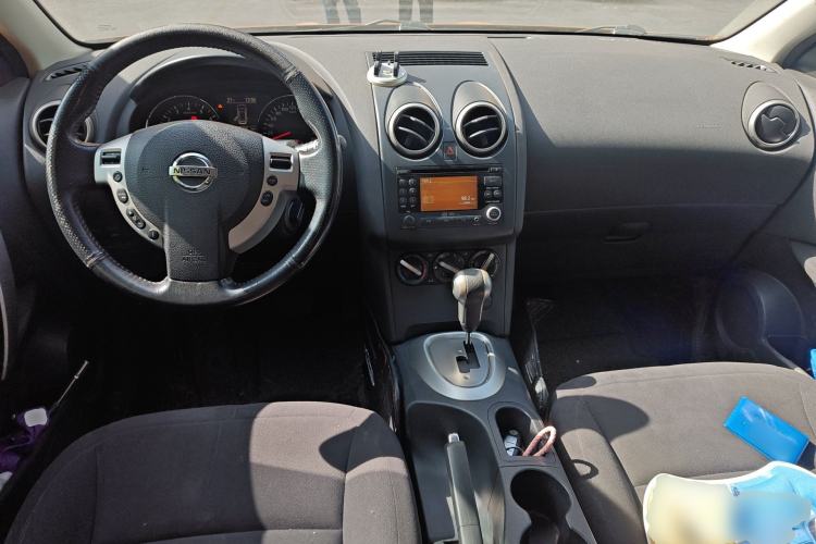 Used Nissan Qashqai 2012 2.0 XL Fire CVT 2WD Center Console