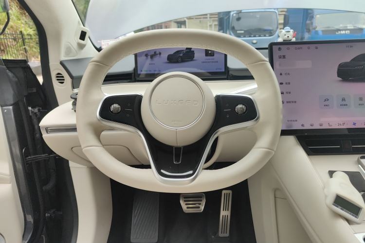 Used Hima Luxeed R7 2024 All-Electric 802 km Max Steering Wheel