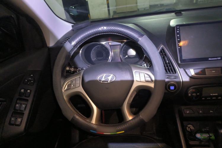 Used Hyundai ix35 2015 2.0L Automatic Two-Wheel Drive Leading Trim China V Standard Steering Wheel