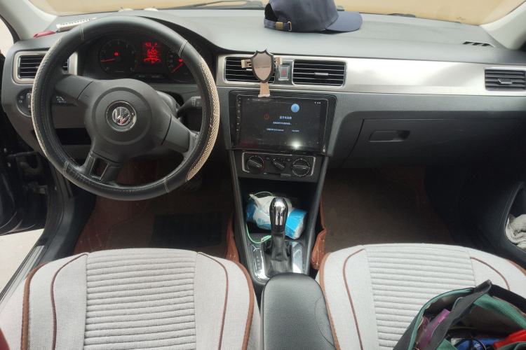 Used Volkswagen Santana 2013 1.6L Automatic Comfort Edition Center Console