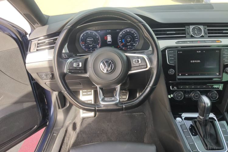 Used Volkswagen Variant 2016 380TSI Two-Wheel Drive R-Line Version
