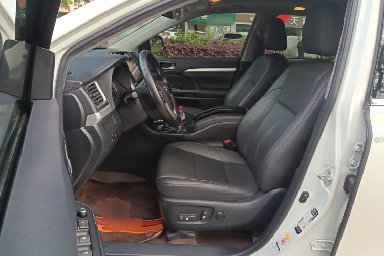 Used Toyota Highlander 2018 2.0T Four-Wheel Drive Luxury Version 7 Seats China VI Standard Driver Seat