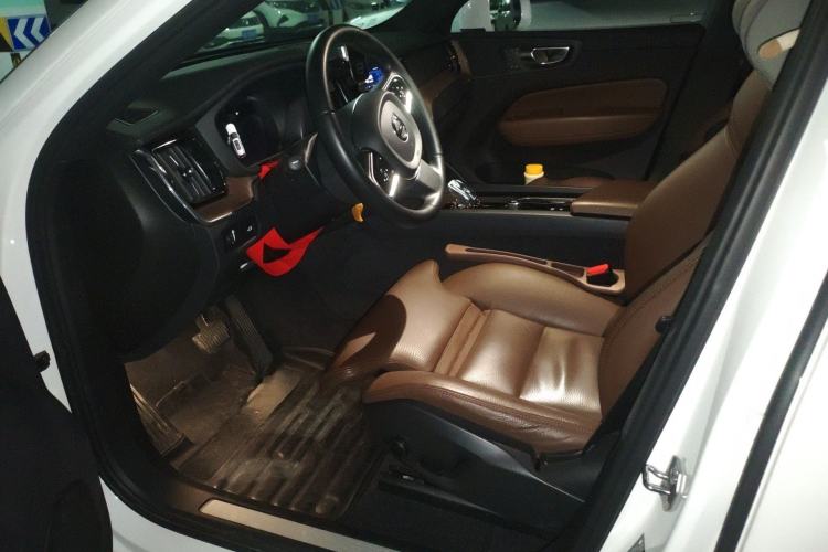 Used Volvo XC60 2022 B5 4x4 Smart Luxury Edition Left Front Seat