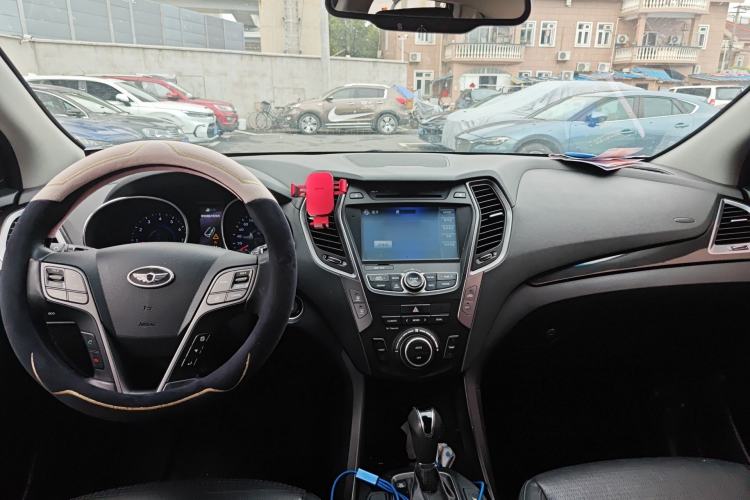 Used Hyundai Grand SantaFe 2013 3.0L 7-Seater Four-Wheel-Drive Comfort Edition Center Console