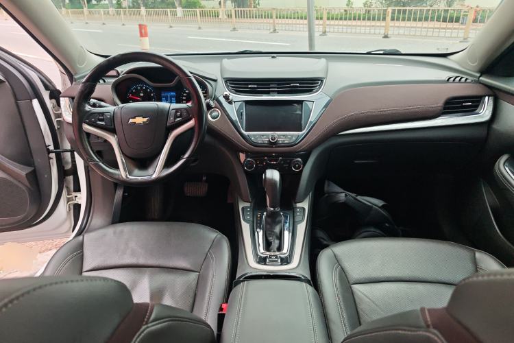 Used Chevrolet Malibu 2017 1.5T Automatic Luxury Edition Center Console