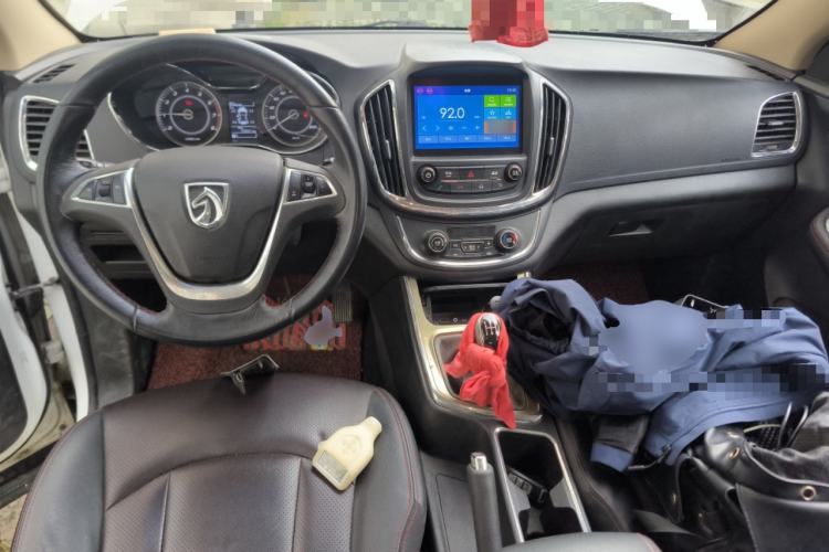 Used Baojun 560 2015 1.8L manual luxury version
