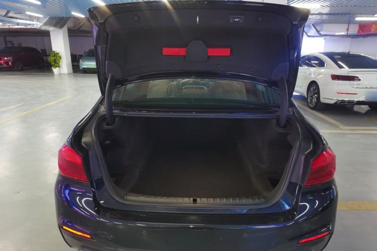 Used BMW 5 Series 2018 Restyled 530Li Leading Edition M Sport Package
