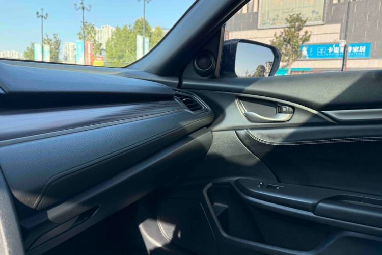 Used Honda Civic 2021 HATCHBACK 220TURBO CVT Trendy Cool Edition
