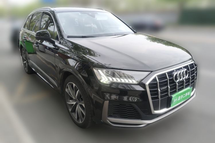 Used Audi Q7 2022 55 TFSI quattro S line Sport model Front Right 45 Deg