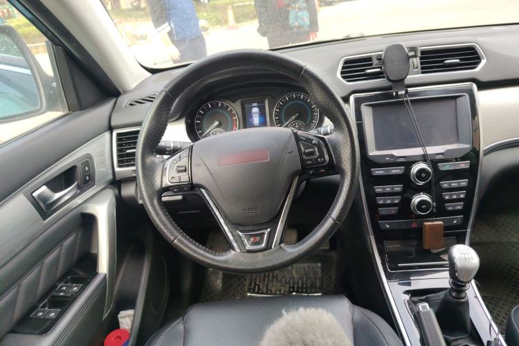 Used Haval H2 2014 1.5T Manual Two-Wheel Drive Elite Edition Steering Wheel