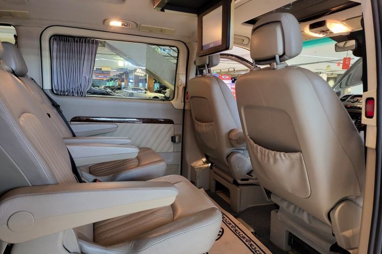 Used Mercedes-Benz Viano 2011 2.5L Navigator Edition Interior 4