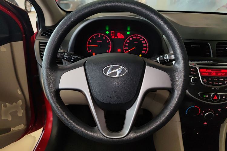 Used Hyundai Verna (older generation) 2016 1.4L Manual Smart GLS Trim