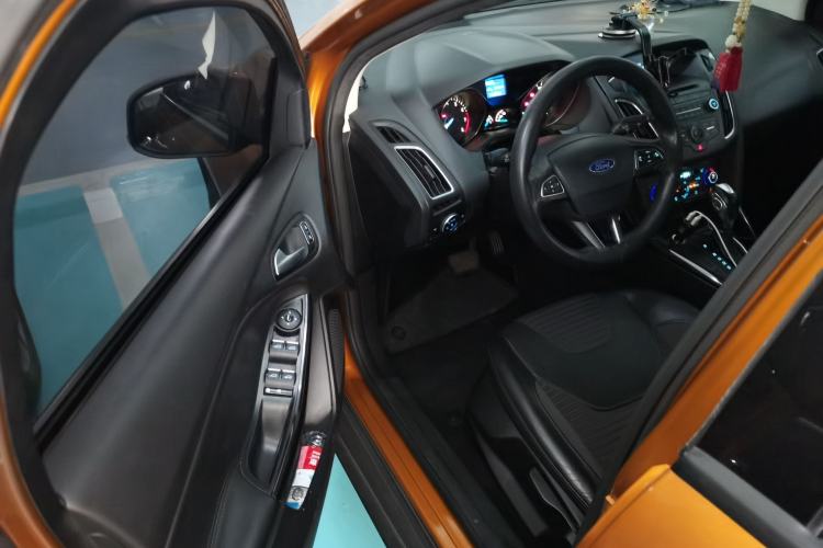 Used Ford Focus 2015 Hatchback 1.6L Automatic Fashion Edition Driver Seat