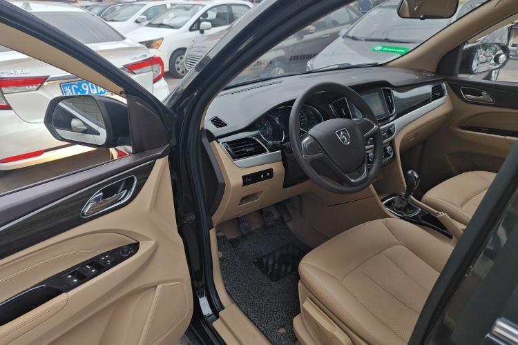Used Baojun 730 2016 1.5T Manual Comfort Version 7 Seats